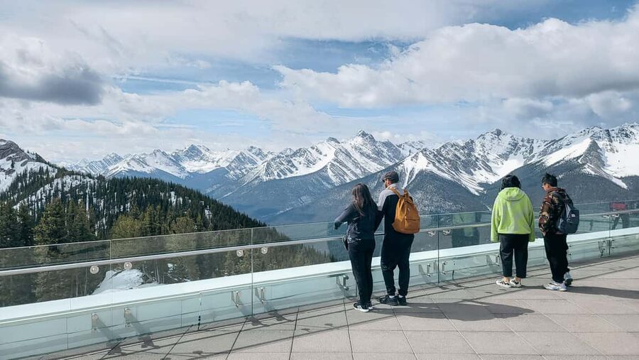 Banff: Winter Tour with Dinner & Nightrise at Banff Gondola - Key points at a glance