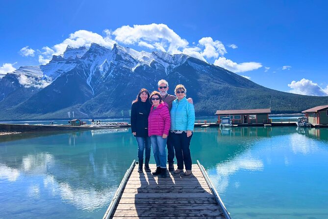 Best of Glaciers from Calgary/Canmore/Banff - Lake Louise Village: lunch and local photo spots