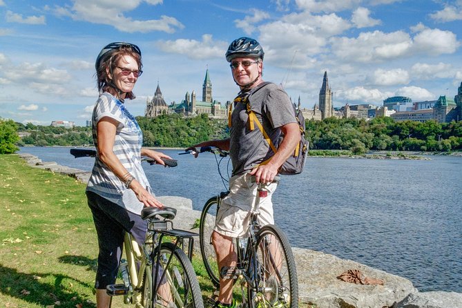 Best of Ottawa Neighbourhoods & Nature Bike Tour - A short pause at Fletcher Wildlife Garden