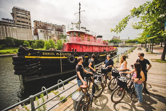 Bike / E-bike Tour : Downtown, Old Montreal, Waterfront by Fitz - Old Port: open river views and a relaxed finish