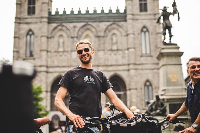 Bike / E-bike Tour : Downtown, Old Montreal, Waterfront by Fitz - Mount Royal Park: a short stop at Montreal’s natural landmark