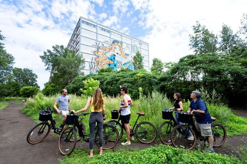 Bike/E-bike tour Plateau,MileEnd, Jean-Talon Market by Fitz - Outremont and the shift in atmosphere