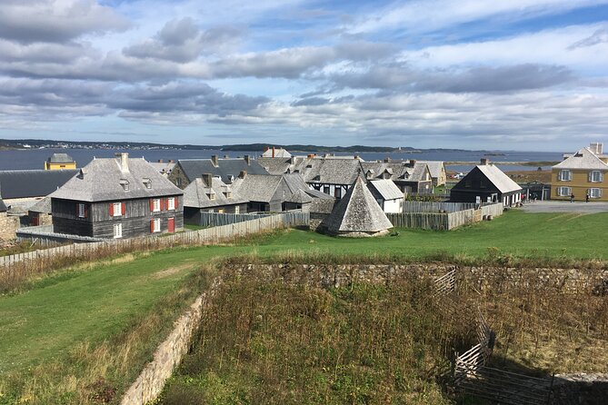 Black Wood Tours: Fortress of Louisbourg Tour - Louisbourg Lighthouse and the Atlantic views