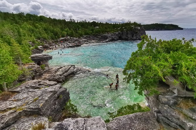 Bruce Peninsula Day Trip from Toronto - Guides, group size, and the feel of the day