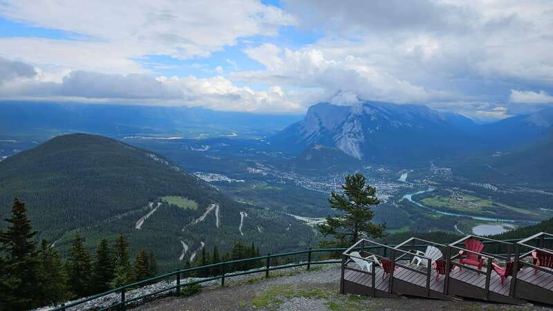 Calgary: 2-Day Banff National Park Highlights Summer Tour - Bow Lake brings the Icefields Parkway into focus