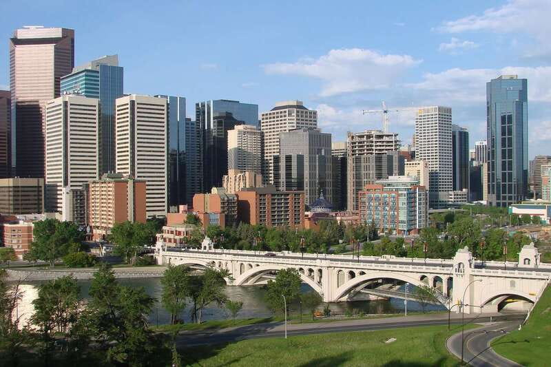 Calgary: 3.5-Hour Bus City Tour with Gasoline Alley Museum - Scotsman’s Hill and the Calgary skyline