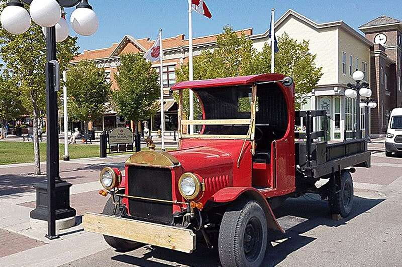 Calgary: 3.5-Hour Bus City Tour with Gasoline Alley Museum - The Beltline, Lougheed House, and the Stampede grounds