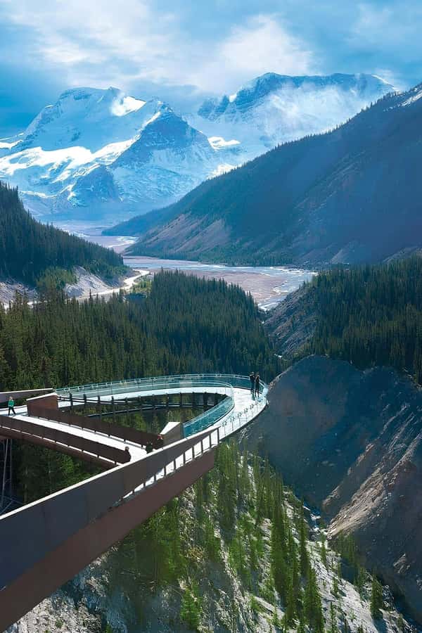Calgary Banff: Columbia Icefield, Skywalk and Lakes Day Tour - Castle Mountain and Lake Louise set the tone