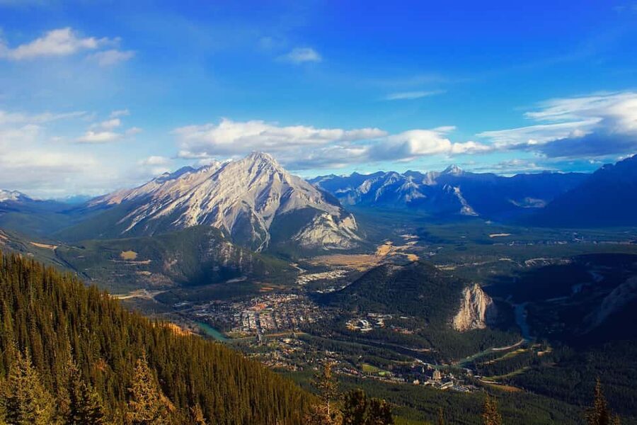 Calgary: Banff Top Lakes Tour with Banff Town Visit - Why this one-day route works