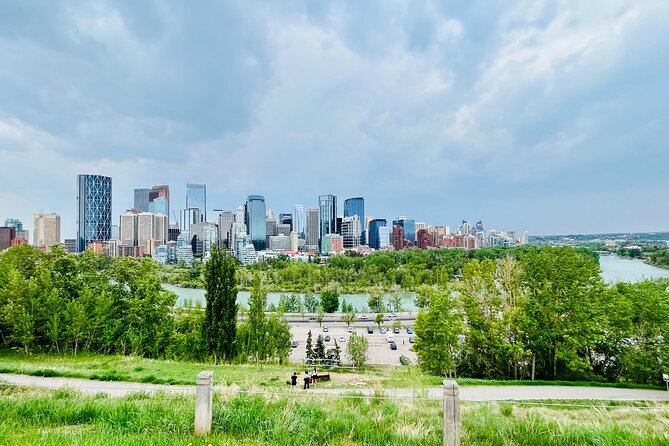 Calgary Best Private Transfer Between Local Airport and Hotels - The Driver Can Set the Tone