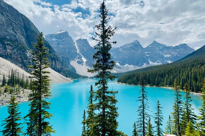 Calgary/Canmore/Banff: Moraine Lake & Lake Louise Return Shuttle - Moraine Lake in 90 minutes