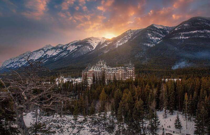 Calgary/Canmore: Lake Louise, Moraine Lake, & Banff Day Tour - Lake Louise gives you the first big view