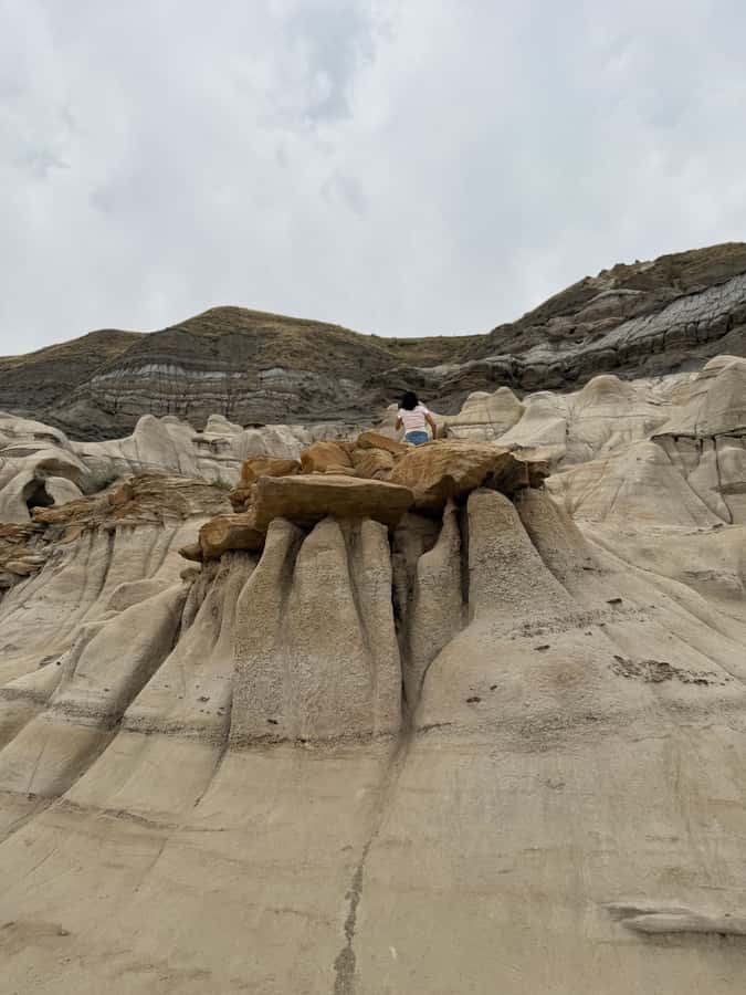 Calgary: Drumheller and Badlands Tour with Museum Entry - Hoodoos Trail: Strange Stone Pillars in a Small Area