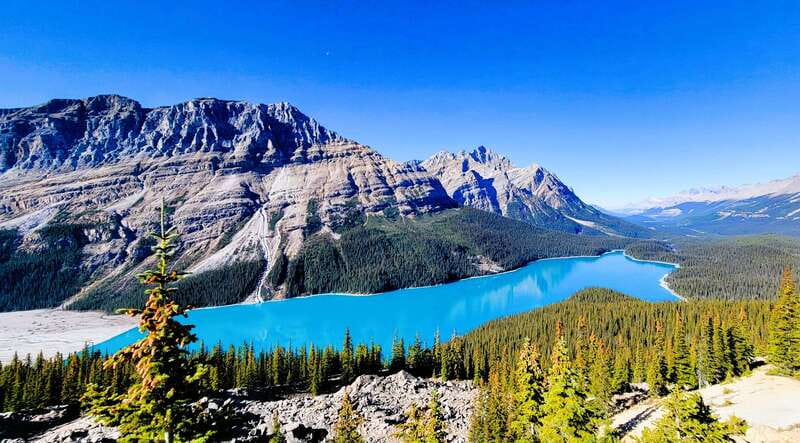 Calgary: Glaciers, Mountains, Lakes, Canmore and Banff Tour - Lake Louise offers time to walk and linger