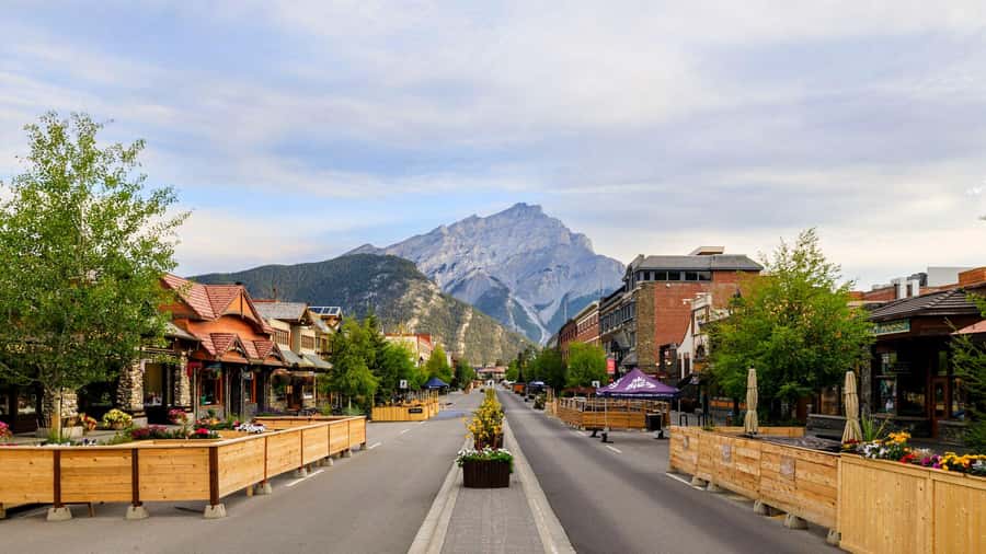 Calgary: Lake Louise, Emerald, Marble Canyon, and Yoho Tour - The long road from Calgary into the Rockies