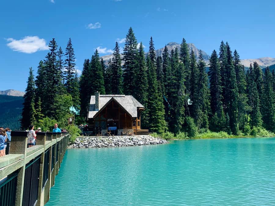 Calgary: Lake Louise, Emerald, Marble Canyon, and Yoho Tour - Guides add real value to a low-cost tour