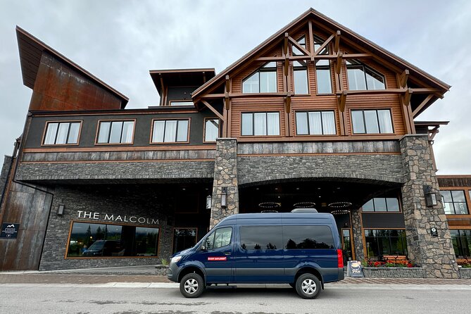 Calgary YYC Airport: Hassle-free Private Transfer to Lake Louise - Drivers who keep the trip calm