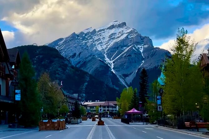 Calgary YYC Airport to Banff Shared Shuttle - Who should book this Banff shuttle?