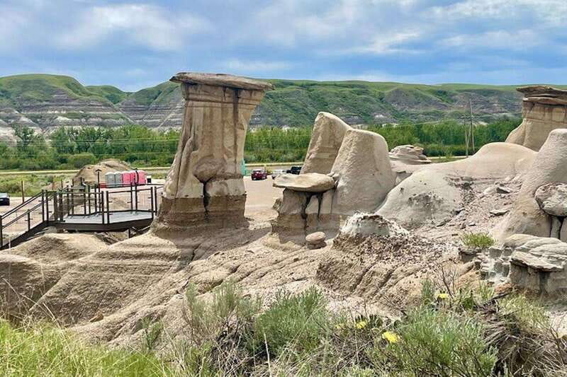 Day of Dinosaurs and Hoodoos From Calgary to the Badlands - Wayne and the Last Chance Saloon