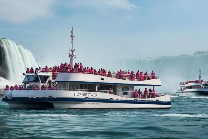 Day-Trip from Toronto to Niagara Falls with skip-the-line boat - First sight of Niagara Falls