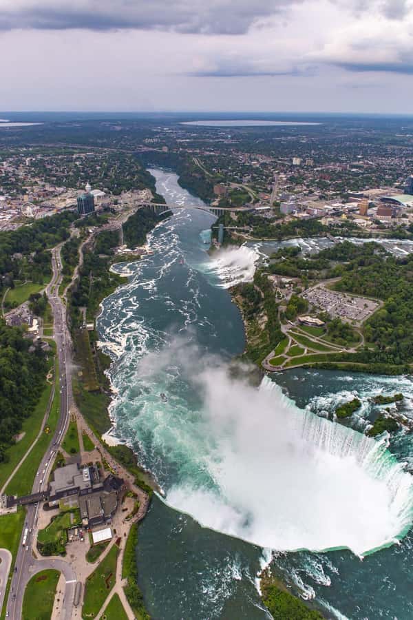 Day trip to Niagara from Toronto with Spanish speaking guide - Voyage to the Falls or Journey Behind the Falls