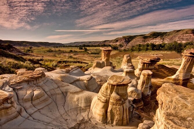 Dinosaurs, Canyons & Ghost Towns: Ultimate Drumheller Day Tour - Key points at a glance