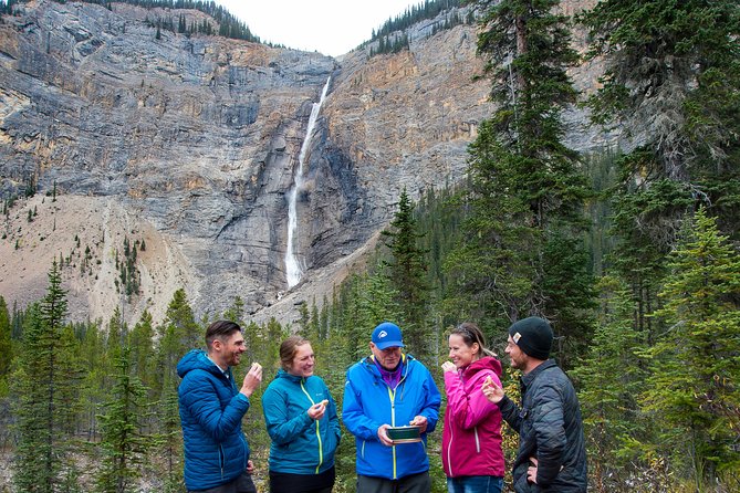 Discover Grizzly Bears from Banff - Emerald Lake in just 20 minutes