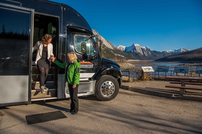 Discover Jasper and its Wildlife - The guides are the heart of the experience