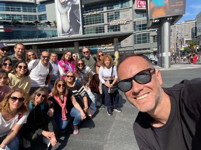 Downtown Toronto: Walking tour experience. English/Spanish - Tasting Toronto at St. Lawrence Market