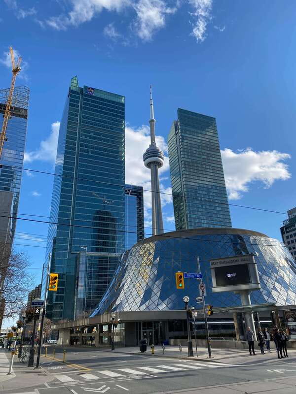 Downtown Toronto: Walking tour experience. English/Spanish - Kensington Market’s independent character