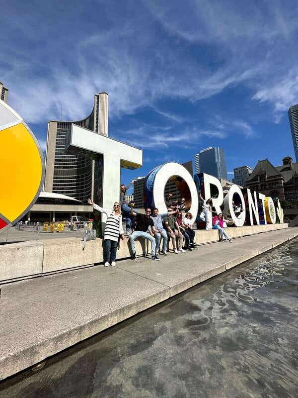 Downtown Toronto: Walking tour experience. English/Spanish - Starting in the Distillery District