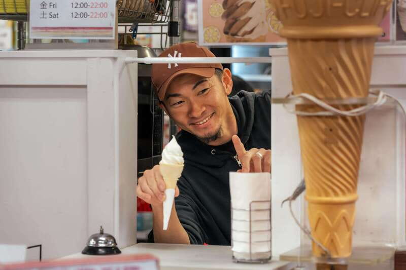Downtown Vancouver: Asian Eats Walking Food Tour - Guides who add personality to the meal