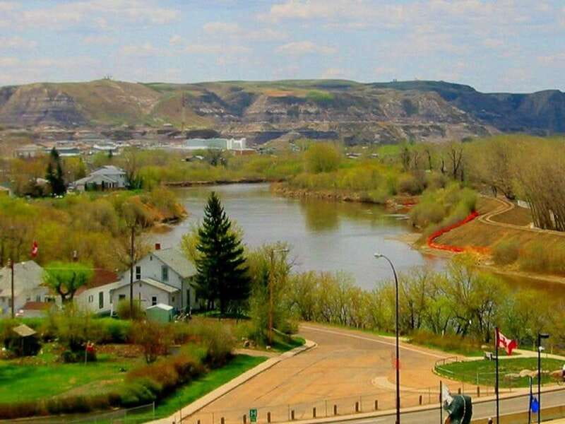 Drumheller: Bad Land & Dinosaur Museum Tour from Calgary - Horseshoe Canyon and the first look at badlands