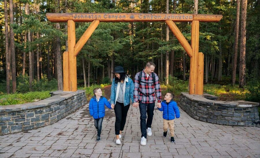 Emerald Lake,Lake Louise JohnstonCanyon&Banff Tour - Johnston Canyon and the walk to Lower Falls