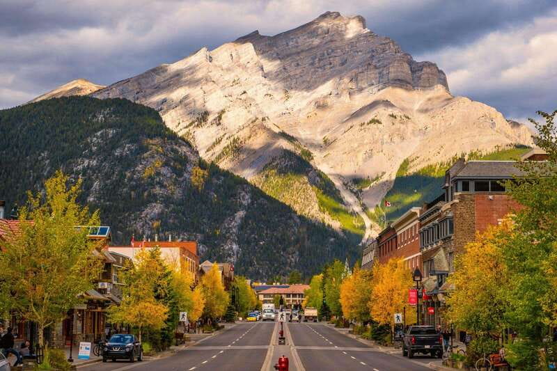 Emerald Lake,Lake Louise JohnstonCanyon&Banff Tour - Guides, vehicle and the small details that matter