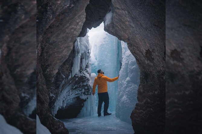 Emerald Lake,Natural Bridge, Wapta Falls & Takakkaw Falls in Yoho - The winter route: Lake Louise and Marble Canyon