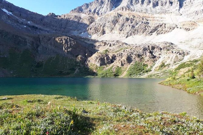 Exclusive Skoki Backcountry Guided Hiking in Lake Louise with Van Shuttle - The morning meeting and van ride