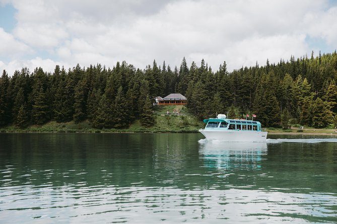 Explore Jasper Tour with Maligne Lake Cruise - Cruising Maligne Lake for one hour