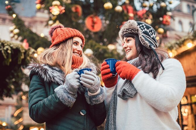 Fireside Warm-Up: Wine Tasting, S'mores & Mulled Wine in Kelowna - Roasting s’mores over the fire