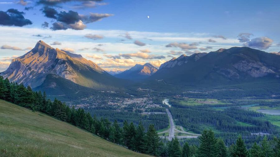 From Banff: Banff Wildlife & Scenic Highlights Premium Tour - What this Banff tour is really about
