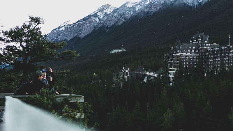 From Banff: Banff Wildlife & Scenic Highlights Premium Tour - Guides make the difference