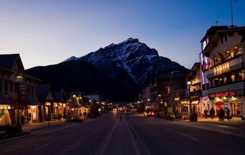 From Banff/Canmore: Deep 1 Day Tour in Banff National Park - The day in a few useful points