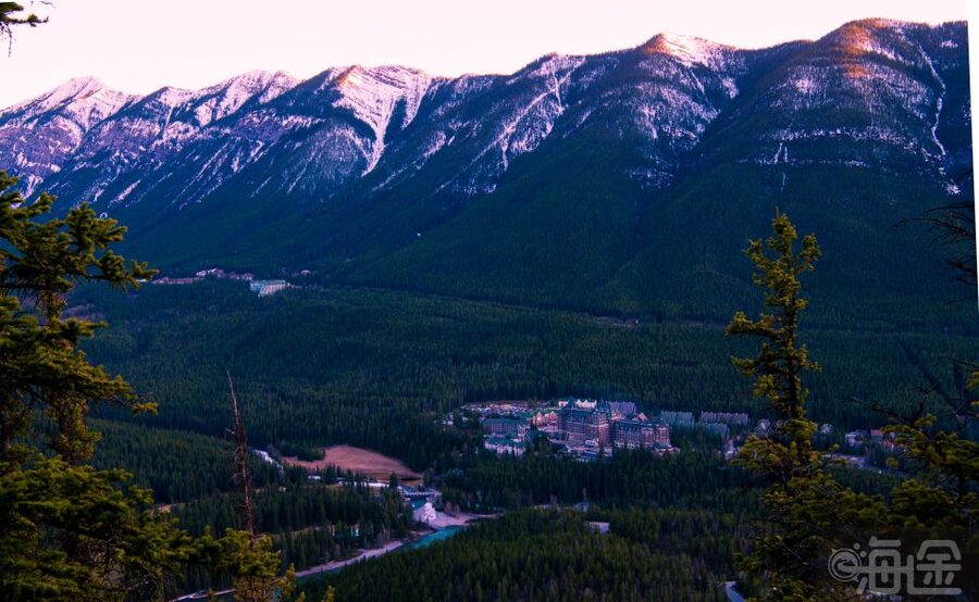 From Banff/Canmore: Deep 1 Day Tour in Banff National Park - Banff town provides the practical middle break