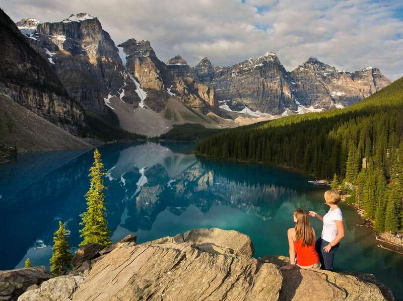 From Banff/Lake Louise: 1-Way Sightseeing Tour to Jasper - Lake Louise gives the day a polished opening