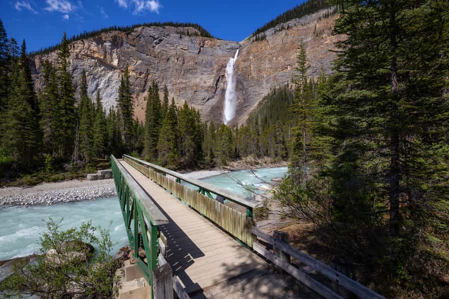 From Banff: Lake Louise, Emerald Lake & Takakkaw Falls - Emerald Lake and its famous green water