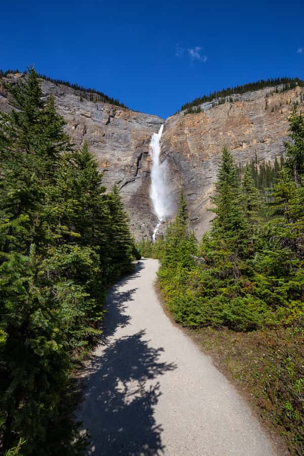 From Banff: Lake Louise, Emerald Lake & Takakkaw Falls - Lake Louise and the classic glacier view