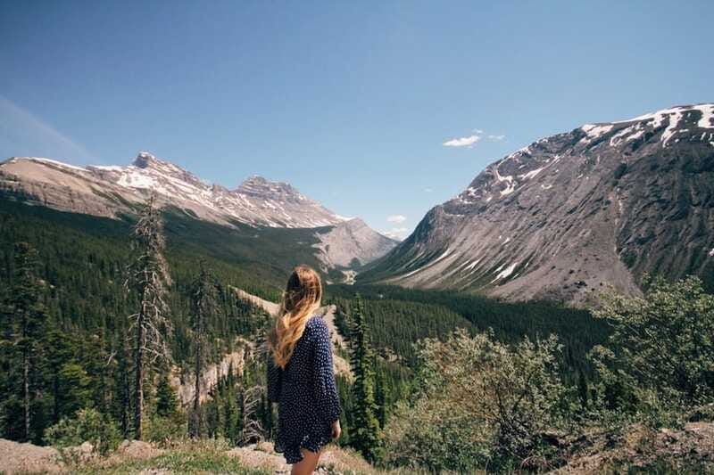 From Banff: Scenic Icefields Parkway Premium Guided Day Tour - Peyto Lake gives you time to walk