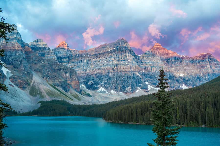 From Banff: Sunrise Moraine & Louise Premium Guided Tour - Moraine Lake in the first light