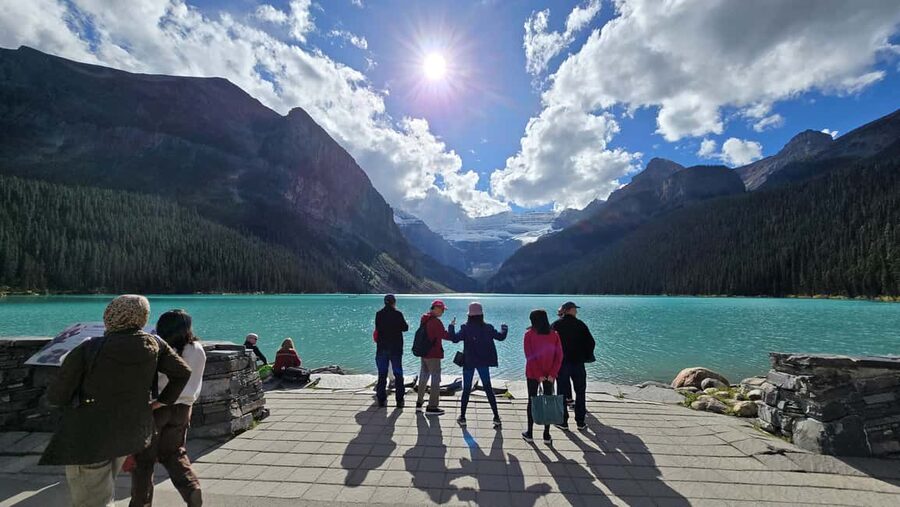 From Calgary/Banff: Moraine Lake & Lake Louise Half-Day Tour - Key points at a glance