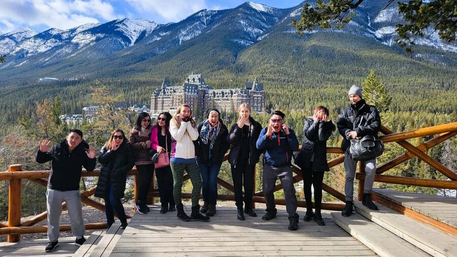 From Calgary/Canmore: Banff National Park Premium Day Trip - 105 minutes in downtown Banff